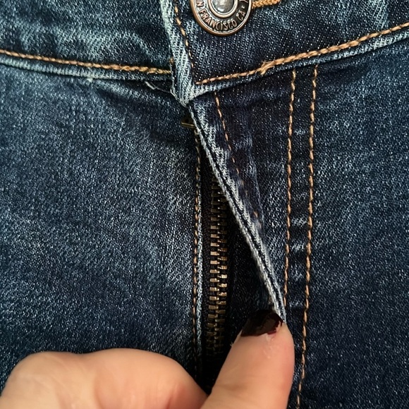 OLD NAVY Medium Wash Slightly Distressed The Sweetheart Jeans, Sz 10 Reg, GUC. - Picture 5 of 10